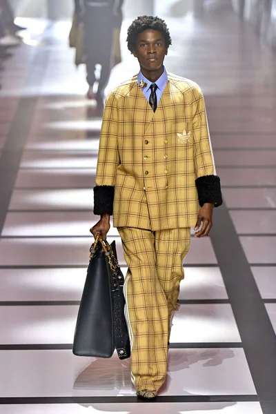 Look 17